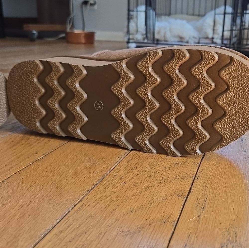 NWOT - Women's Tan Ankle Boots - Picture 2 of 6